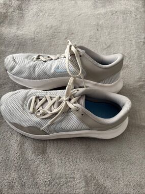 Nike Women's Legend Essential 3